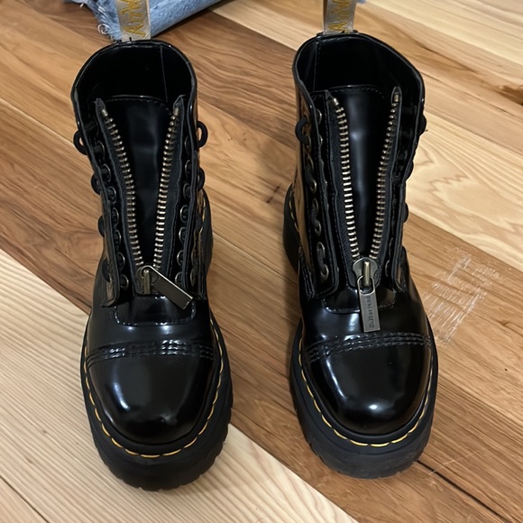 Doc Marten Vegan leather Sinclair platforms - Picture 2 of 9